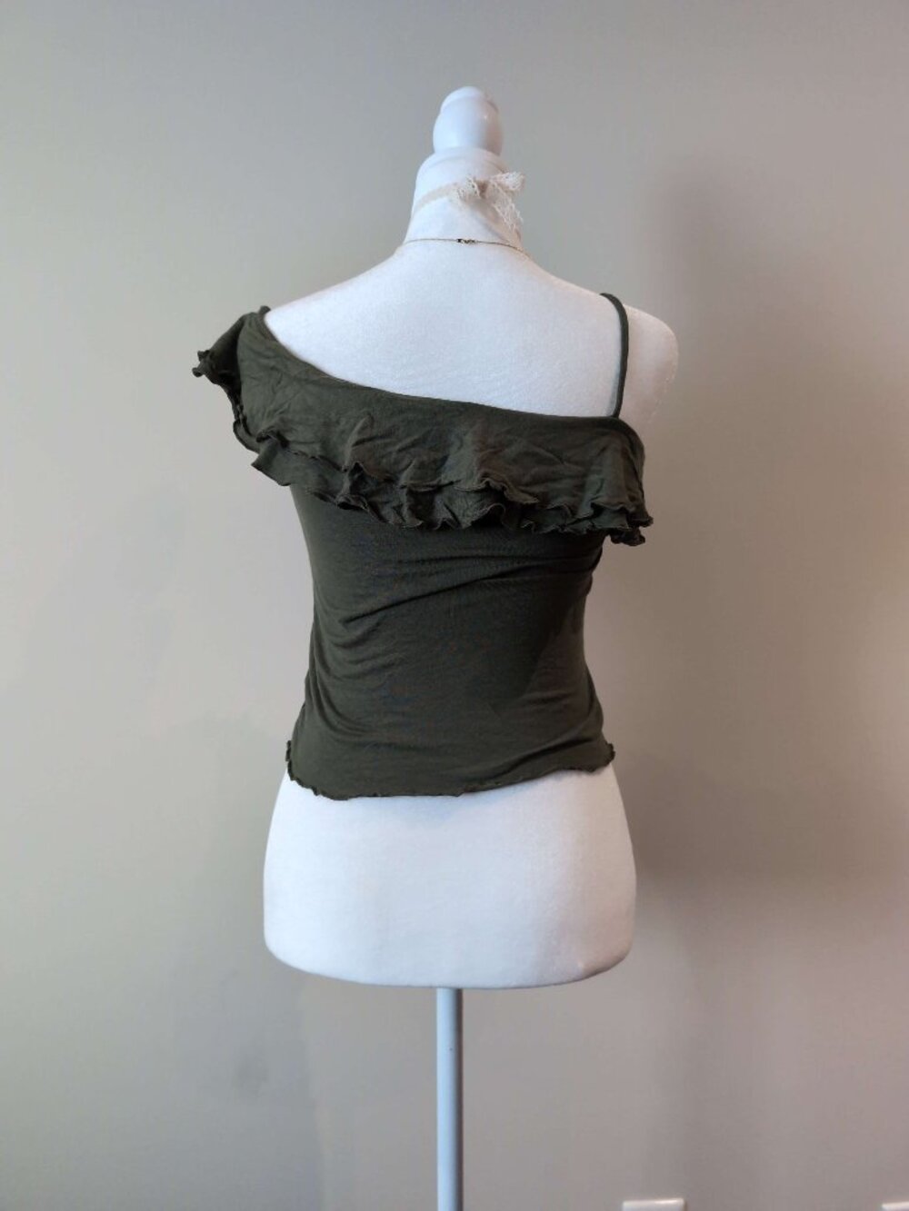 Y2K Olive Ruffle Off-Shoulder Top - Picture 3 of 4
